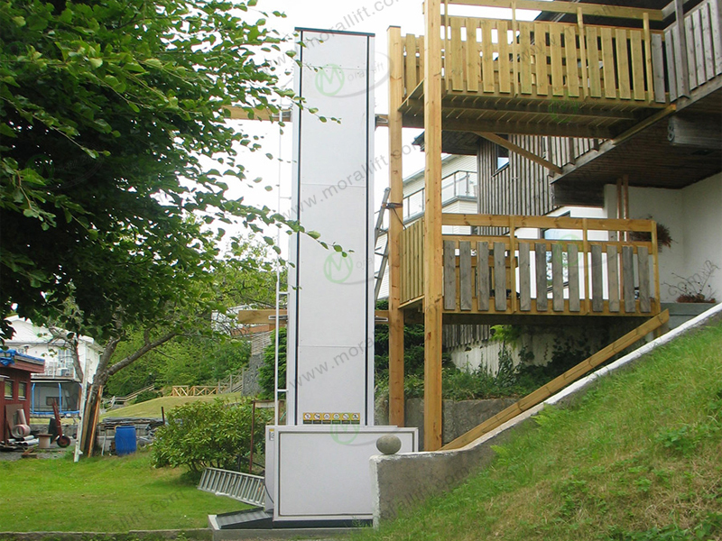 Aluminum wheelchair lift