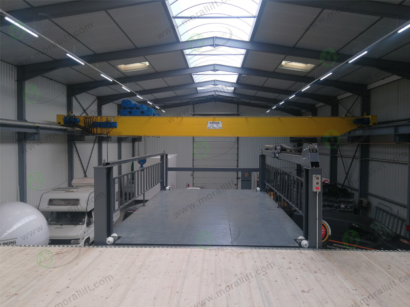 Four post car lift