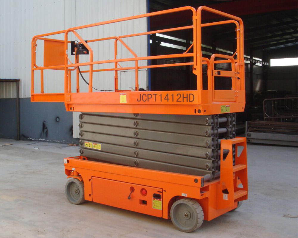 Self-propelled scissor lift
