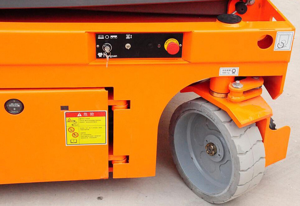 Self-propelled scissor lift