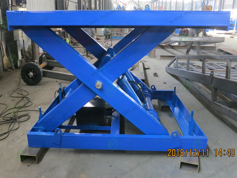 Scissor dock lift platform