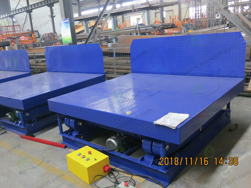 Scissor dock lift platform